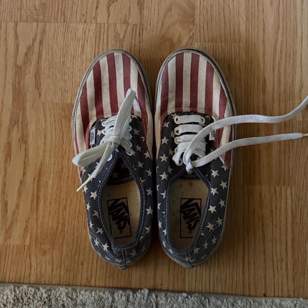Vans Patriotic Sneakers - Red, White, and Blue mes 6.5 women’s 8